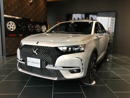 特別仕様車　DS7クロスバック　LOUVRE　BlueHDi　展示中です。