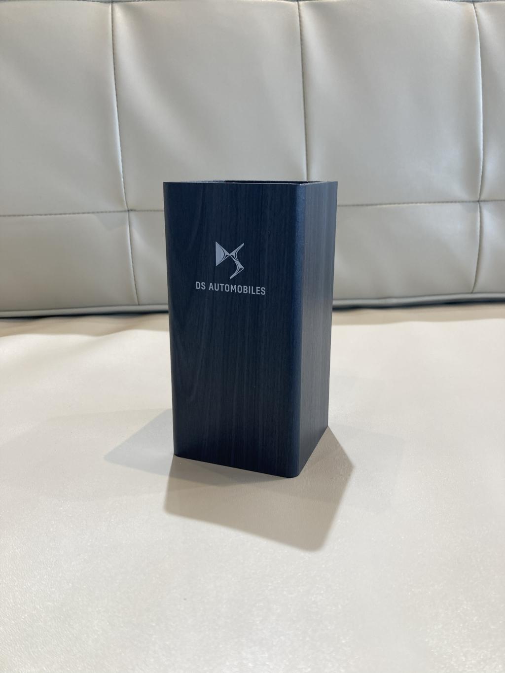 ペンスタンドのご紹介です